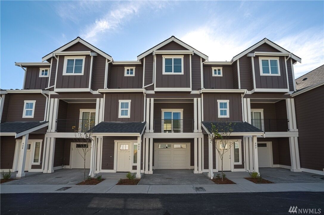 Property Photo:  604 Morris Ave S  WA 98057 