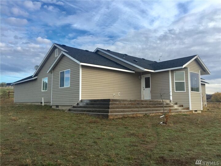 Property Photo: 341 Saddle Rock Dr WA 98926