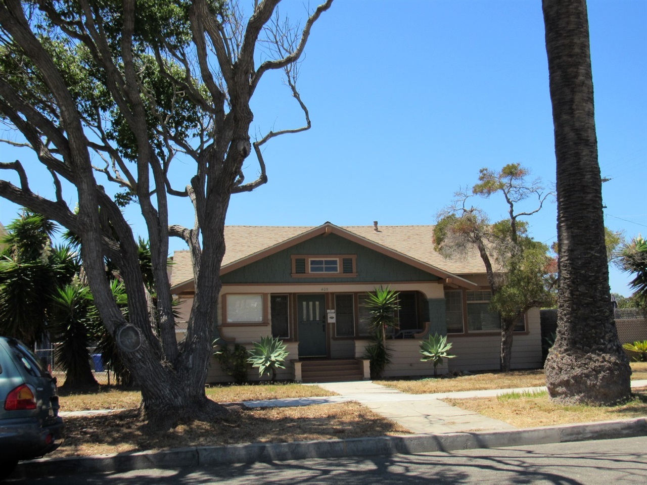 Property Photo:  405 S Tremont  CA 92054 