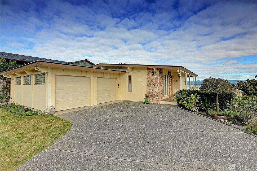 Property Photo:  1457 Carol St  WA 98282 