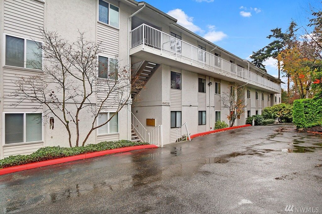 Property Photo:  9910 NE 116th Ave 304  WA 98034 