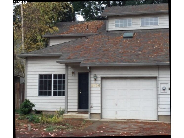 Property Photo:  2724 Ferndale Dr  OR 97404 