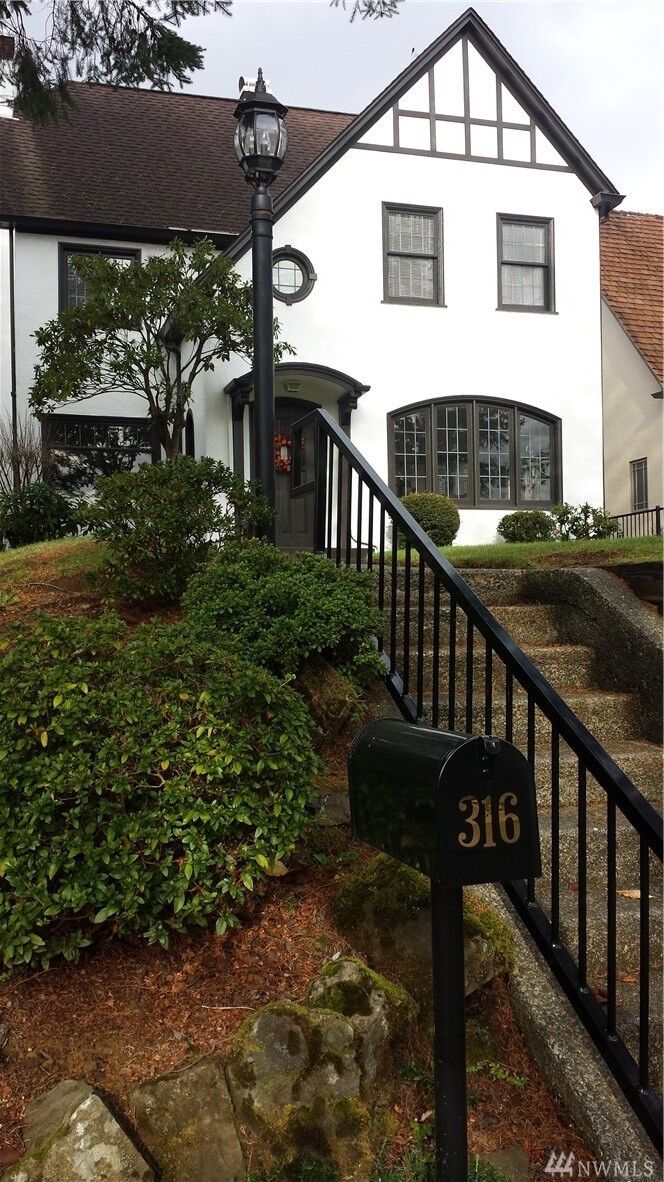 Property Photo:  316 W 9th  WA 98520 