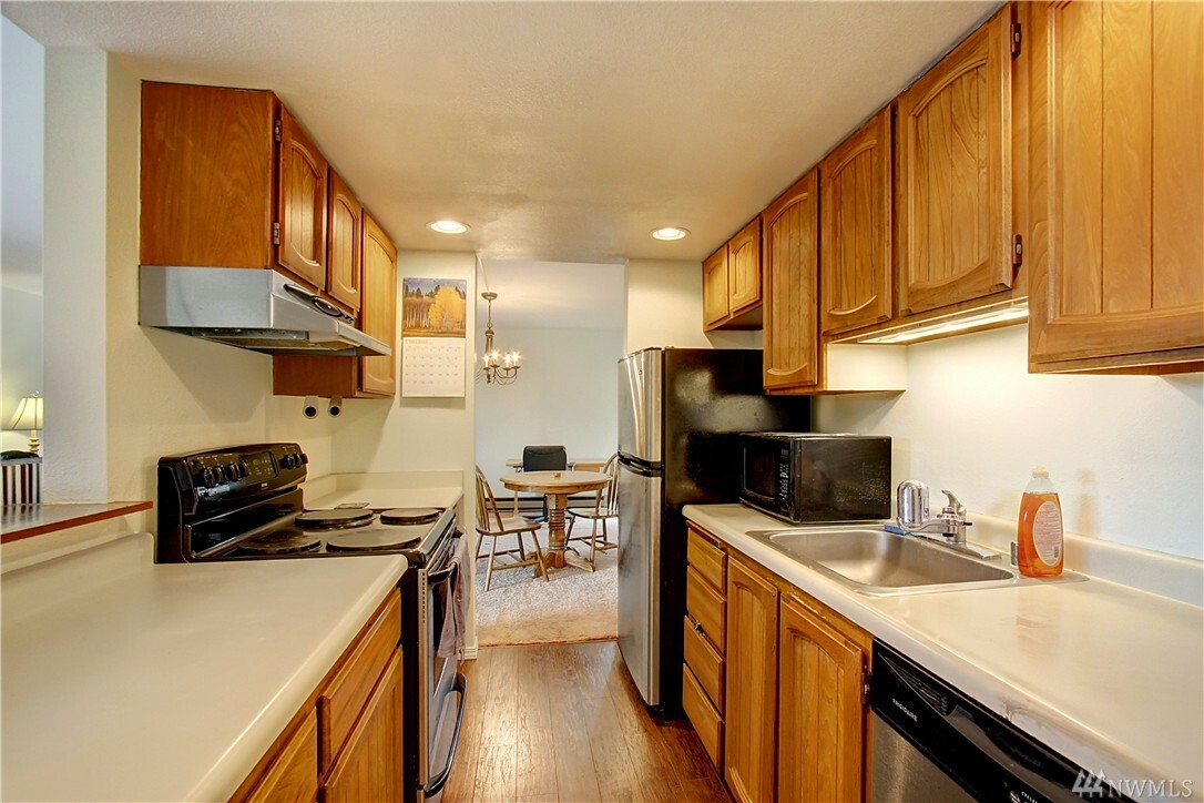 Property Photo:  3425 Colby Ave 506  WA 98201 