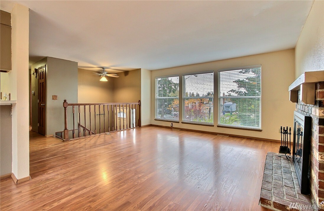 Property Photo: 6027 35th Place SE WA 98092