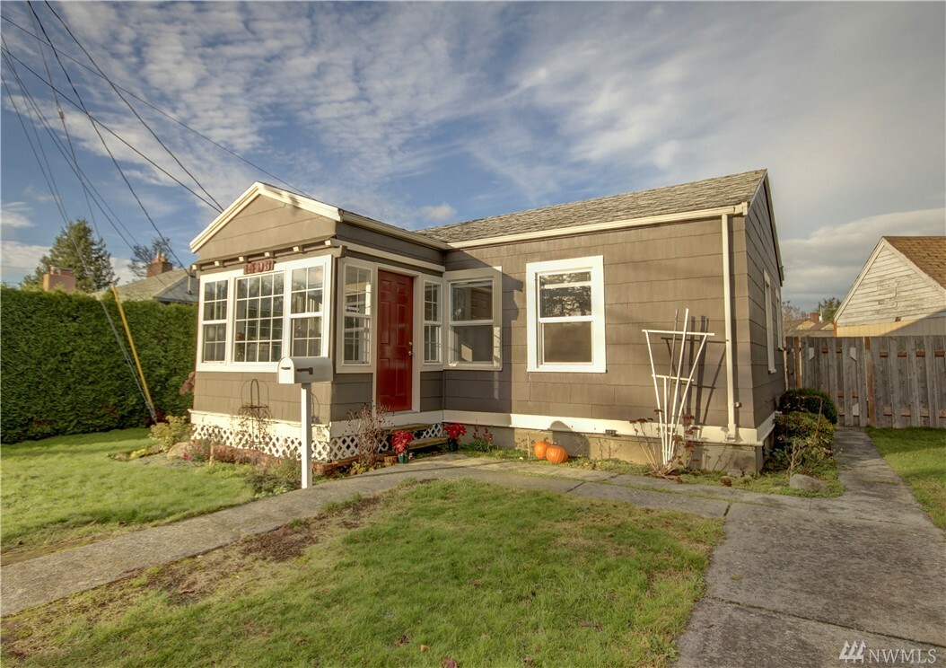 Property Photo:  1408 W Connecticut St  WA 98225 