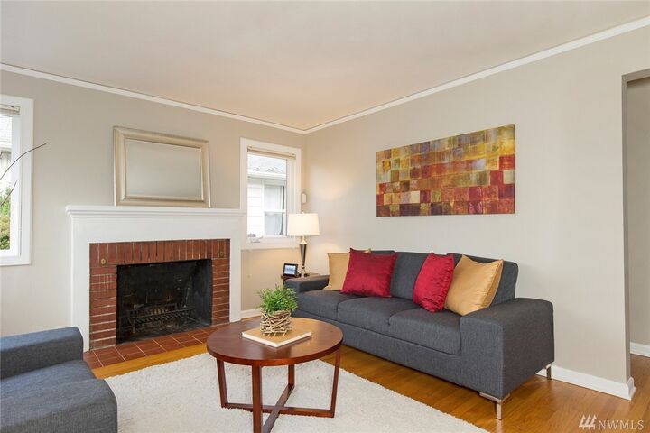 Property Photo:  10542 Interlake Ave N  WA 98133 
