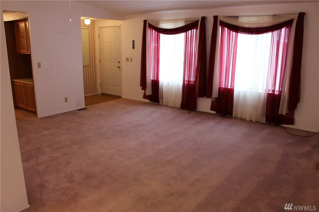 Property Photo: 1135 Foothills Lane 18 WA 98801
