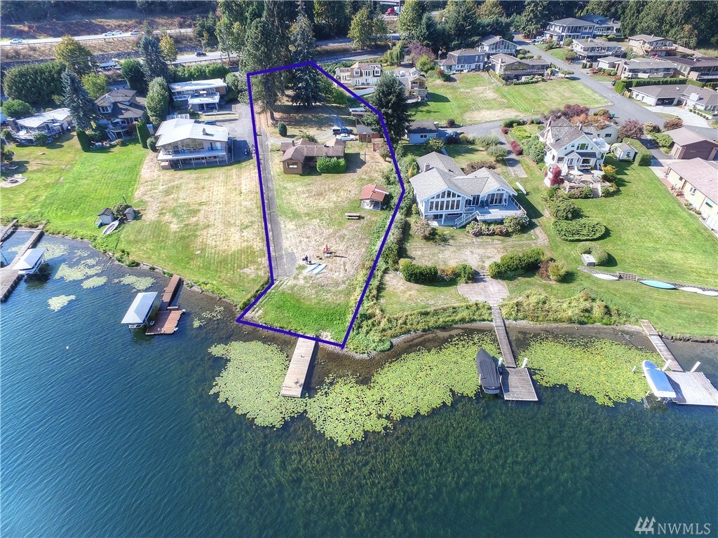 Property Photo: 5104 NW Sammamish Rd WA 98027