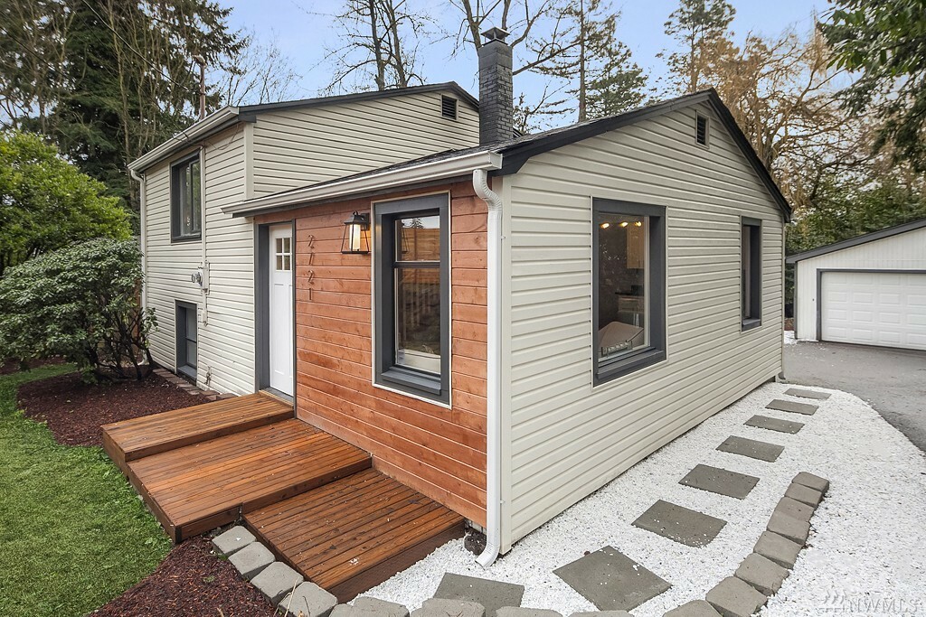 Property Photo:  2721 NE 145th St  WA 98155 