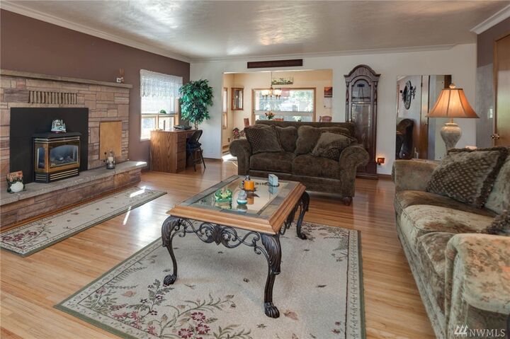 Property Photo:  2860 Roosevelt Ave  WA 98022 