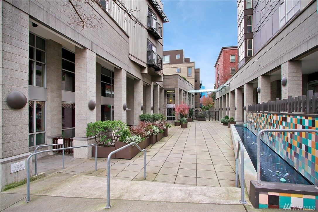 Property Photo:  1410 E Pine St 411  WA 98122 