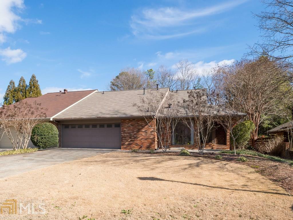Property Photo: 305 Francyne Ct GA 30328