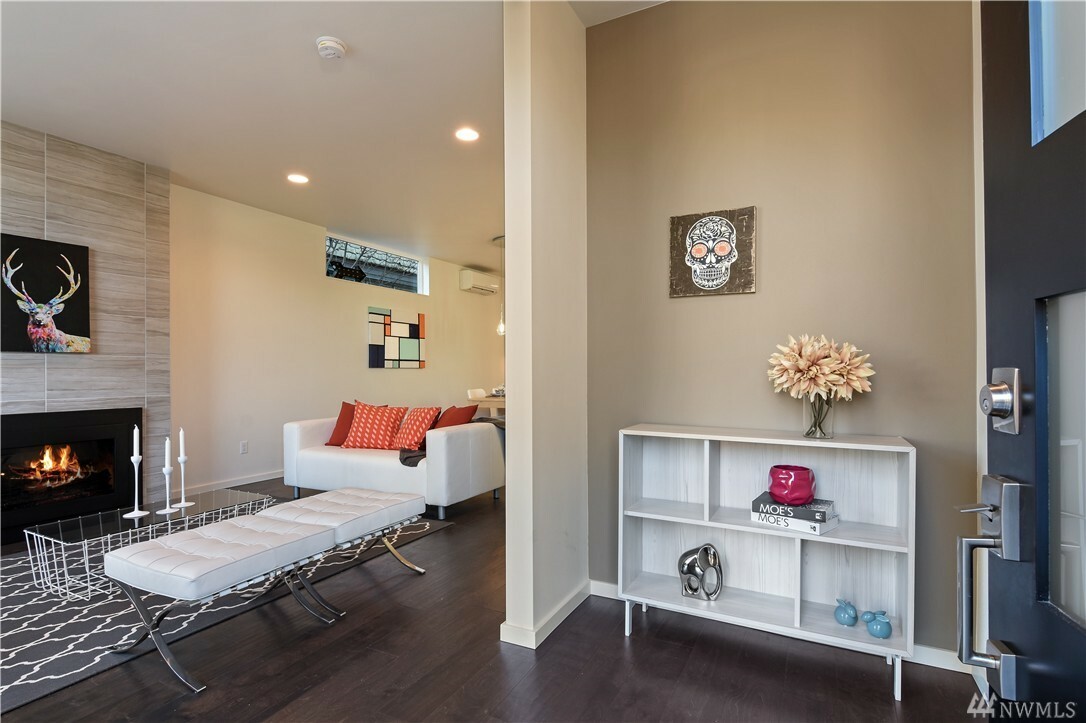 Property Photo: 3927 S Edmunds St WA 98118