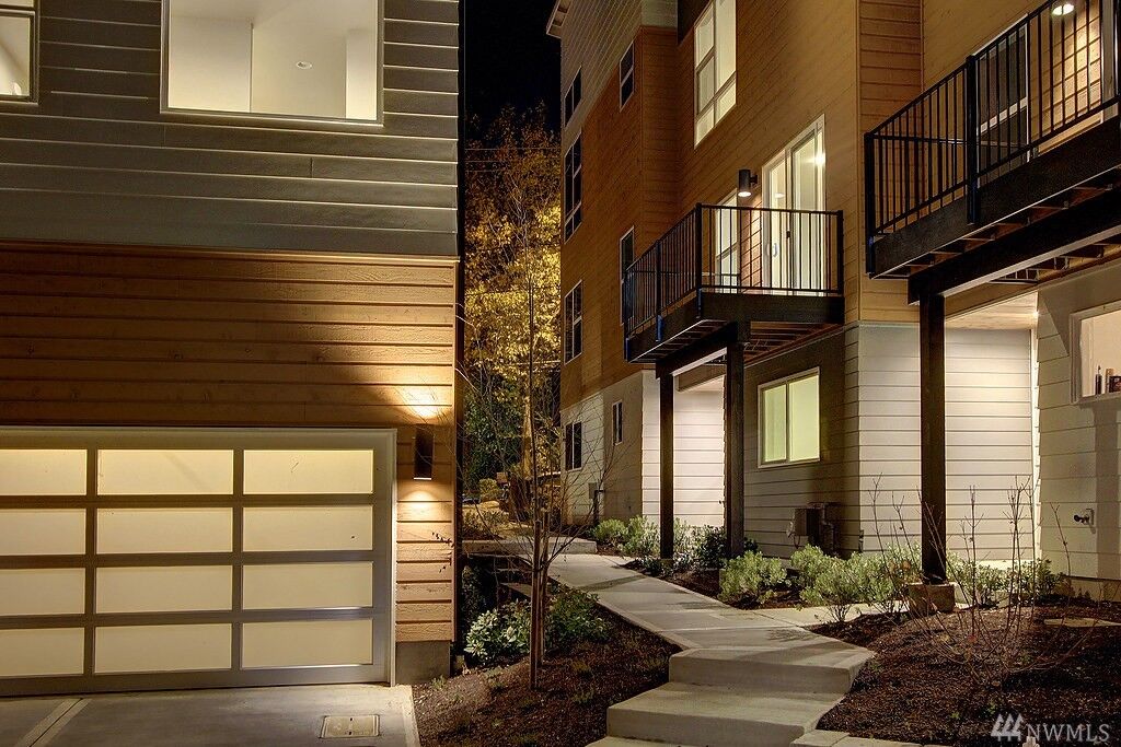 Property Photo: 18236 73rd Ave NE 101 WA 98028