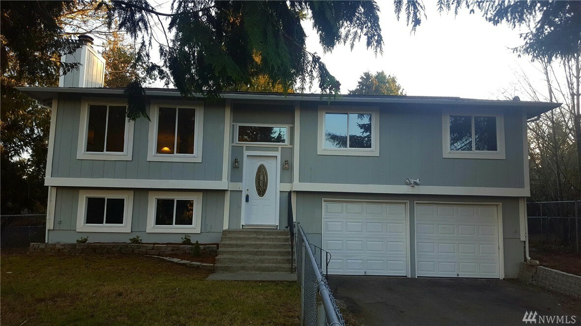 Property Photo:  3195 NE 72nd St  WA 98311 