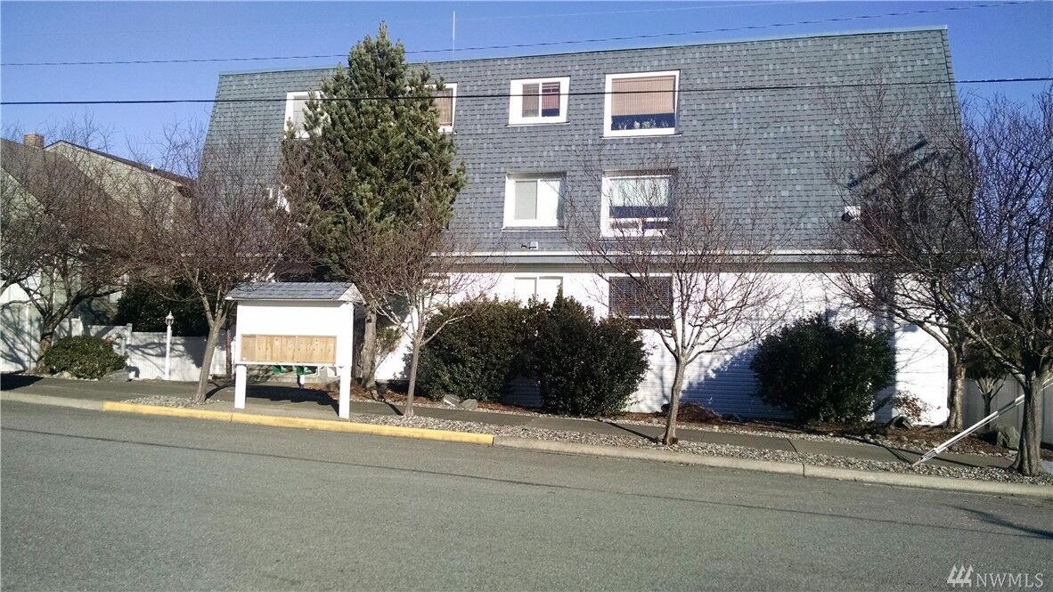 Property Photo:  910 34th St 301  WA 98221 