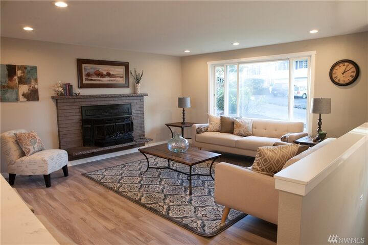 Property Photo:  1612 S 254th Place  WA 98198 