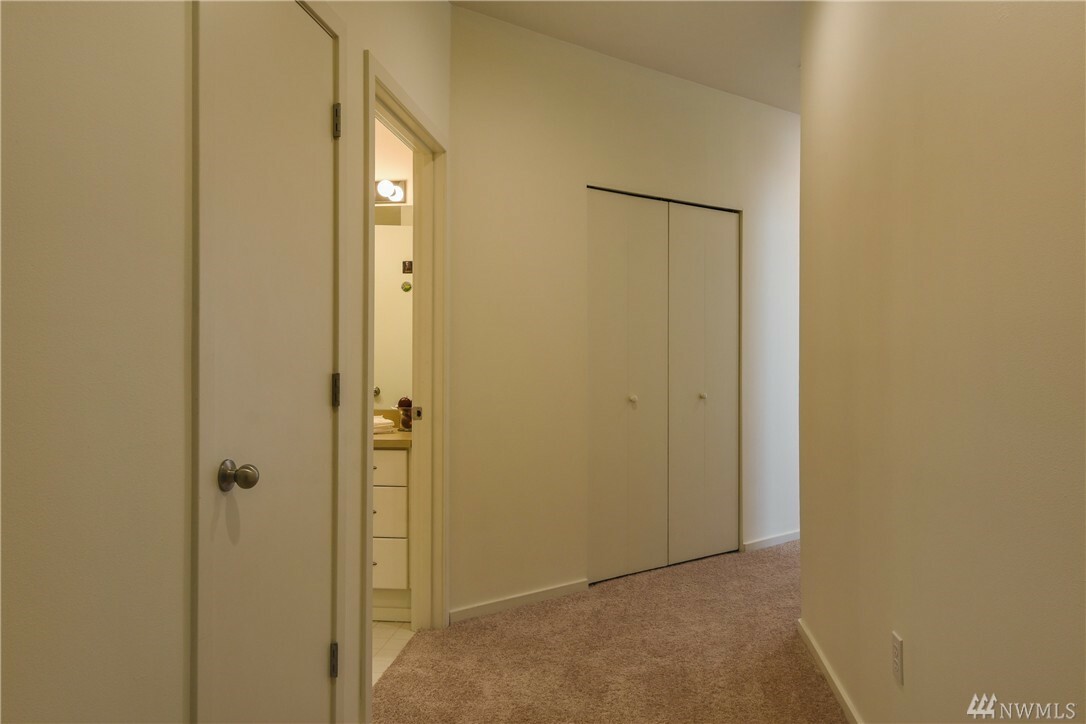 Property Photo: 8760 Greenwood Ave N 401 WA 98103