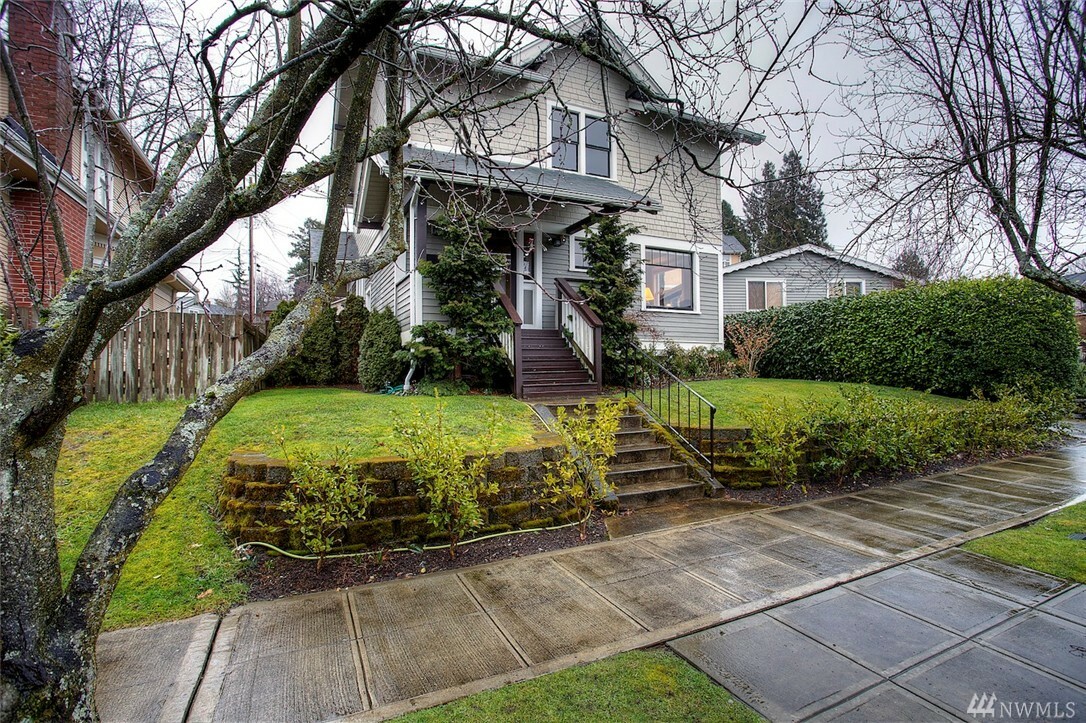 Property Photo:  1115 N Steele St  WA 98406 