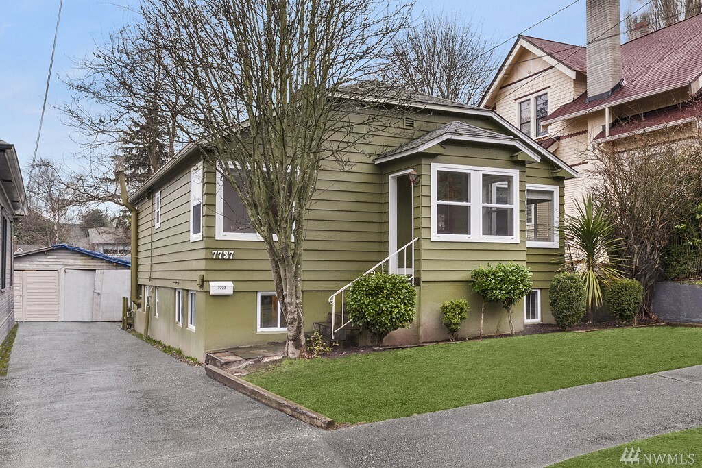 Property Photo:  7737 Sunnyside Ave N  WA 98103 