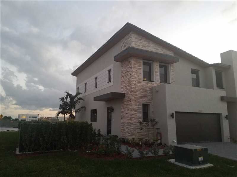 Property Photo:  10404 NW 78 Terr 10404  FL 33178 