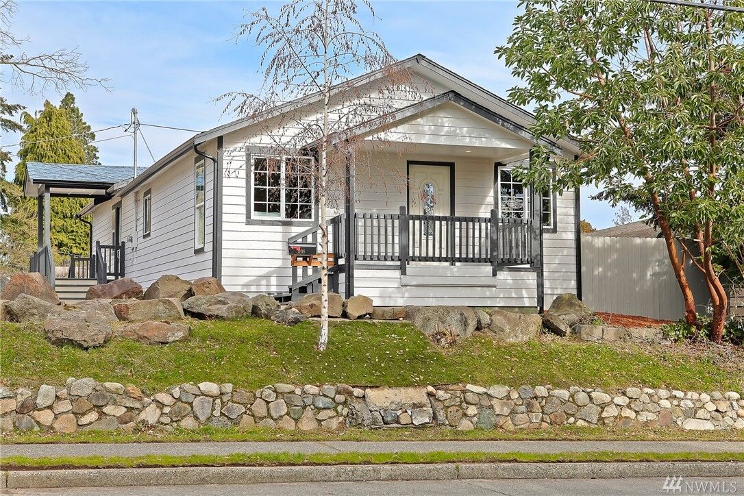 Property Photo: 3108 SW Barton St WA 98126