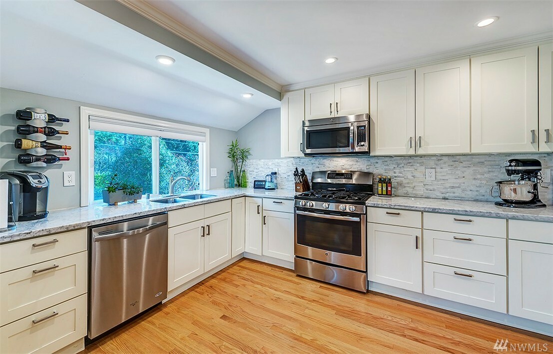 Property Photo: 14121 75th Ave NE WA 98034