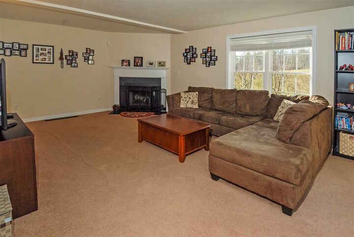 Property Photo:  8 Hamilton Drive  NH 03042 
