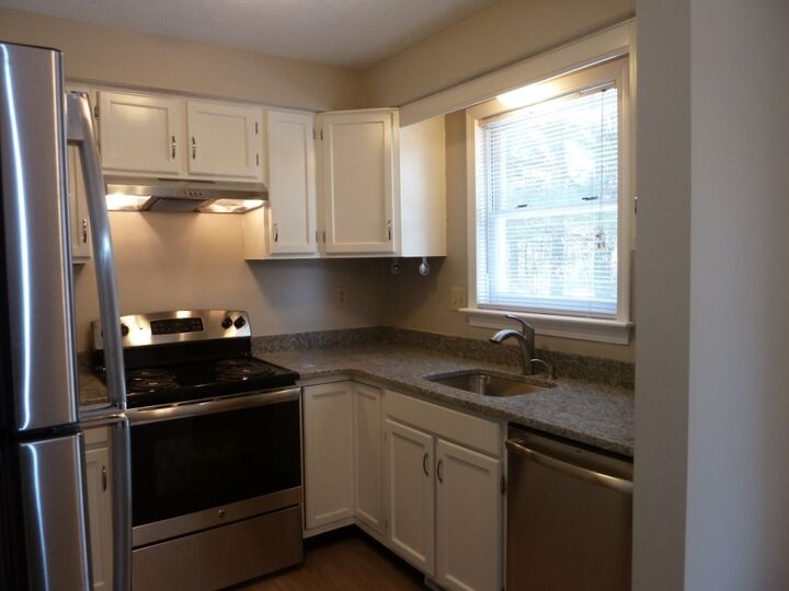Property Photo:  82 Cadogan Way  NH 03062 