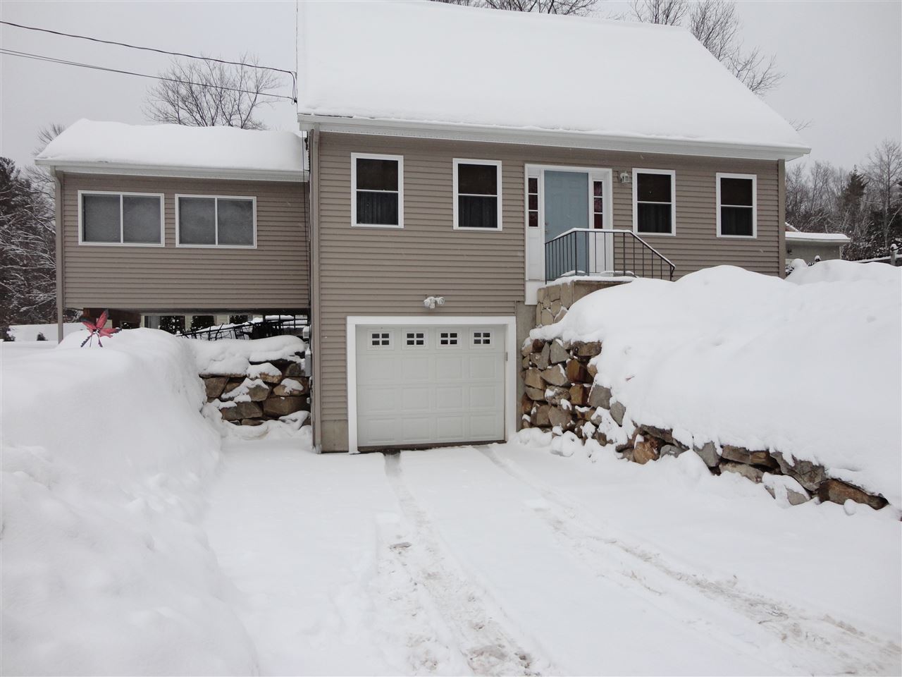 Property Photo: 11 Gorham Drive NH 03046