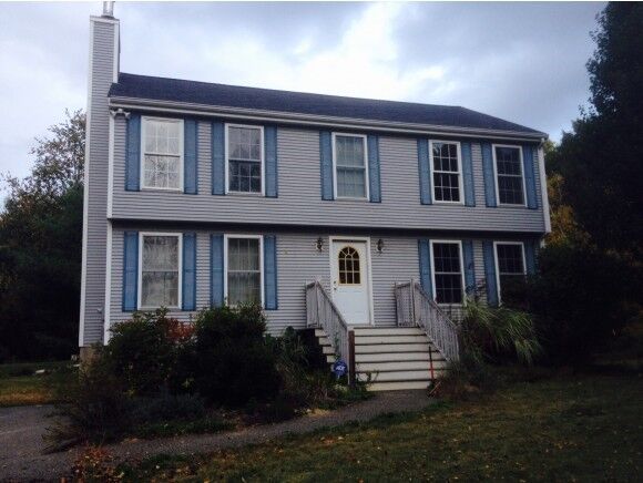 Property Photo:  17 Stonepost Circle  NH 03077 