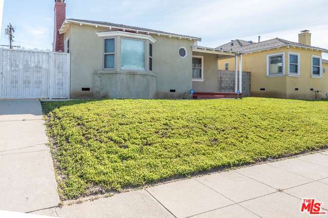 Property Photo:  10404 S Manhattan Pl  CA 90047 