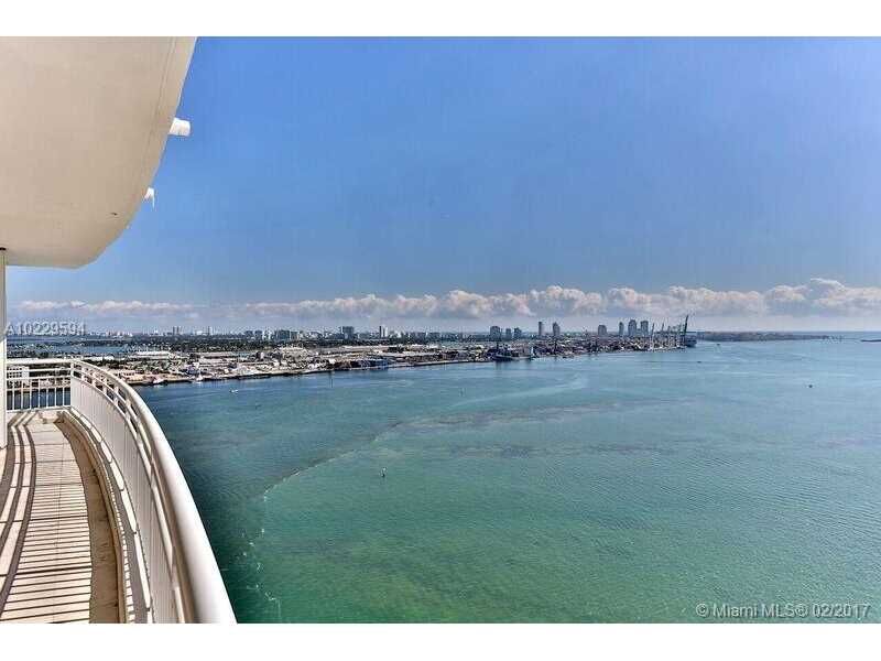 Property Photo: 808 Brickell Key Dr 2404 FL 33131
