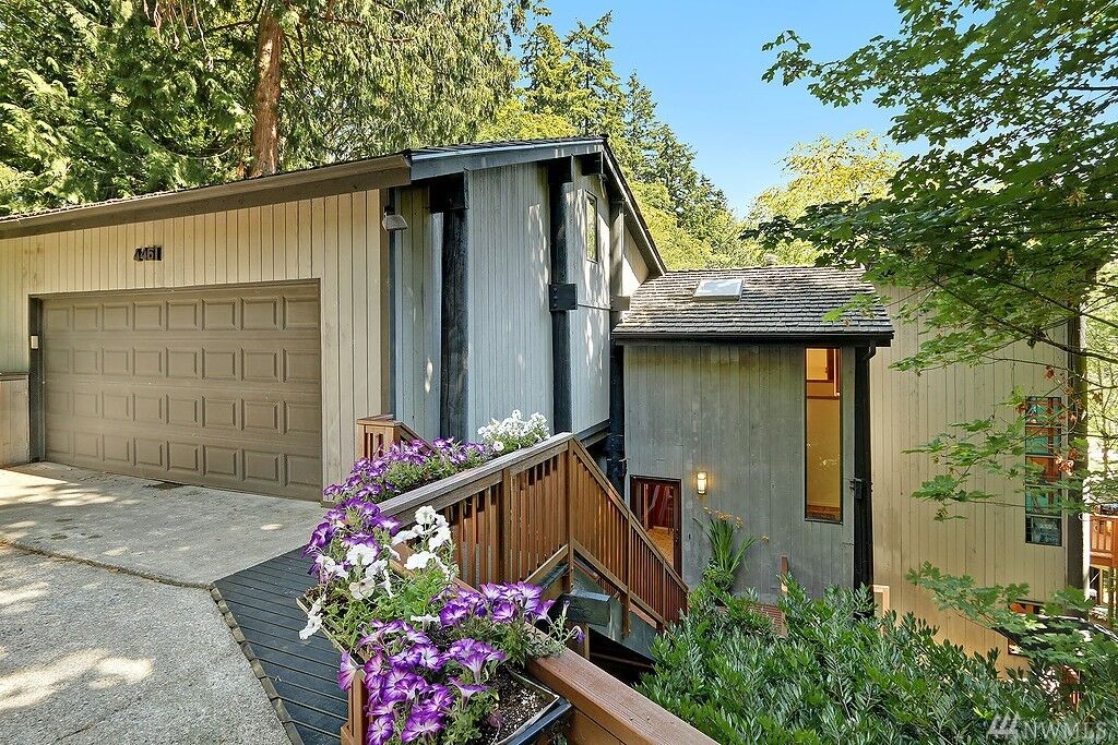 Property Photo: 4461 E Mercer Wy WA 98040