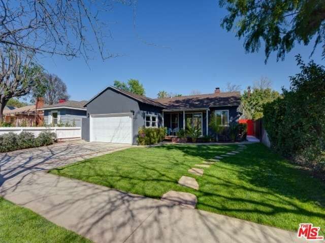 Property Photo: 5806 Ranchito Ave CA 91401
