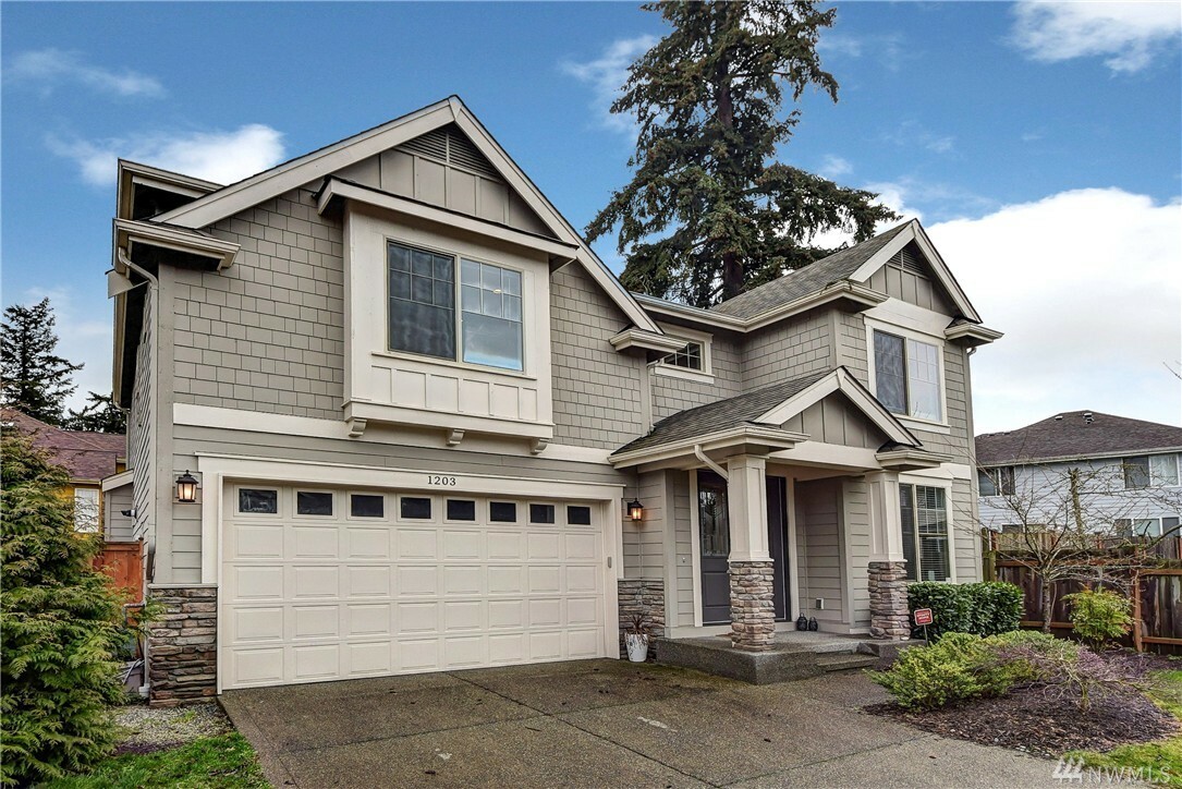 Property Photo:  1203 S 47th Place  WA 98055 