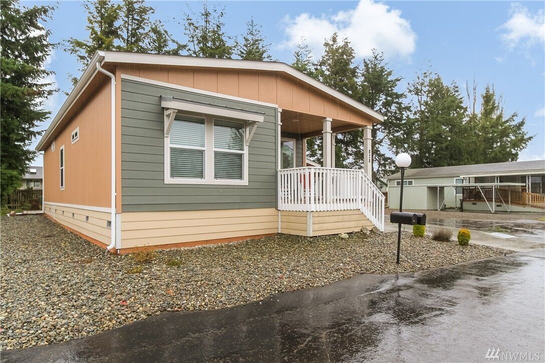 Property Photo:  828 Mountain Villa Drive Dr  WA 98022 