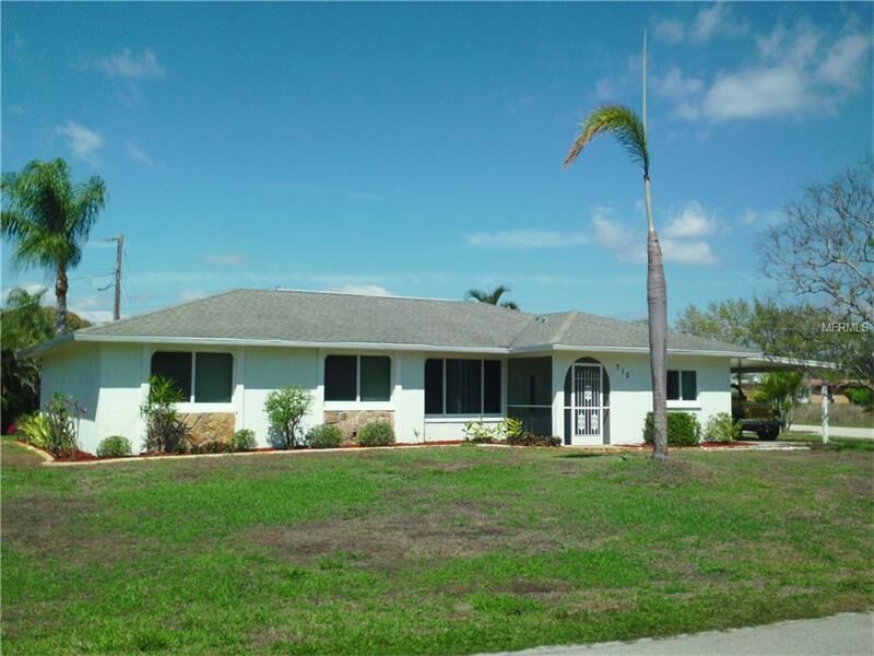 Property Photo: 710 S Ellicott Circle FL 33952
