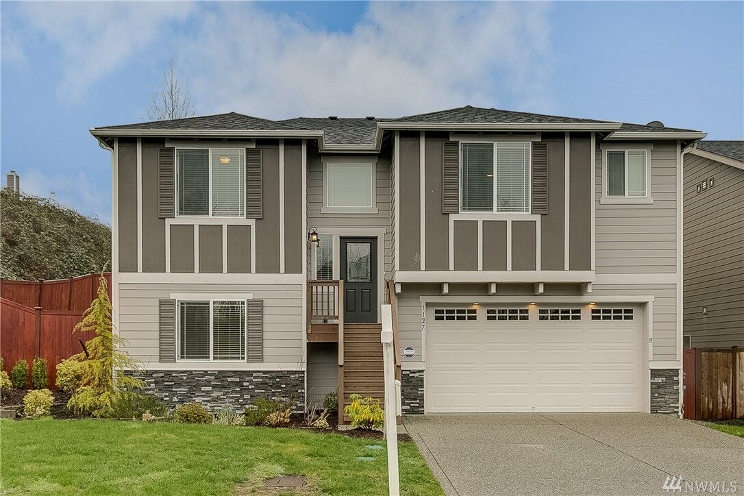 Property Photo:  1127  82nd Drive NE  WA 98258 
