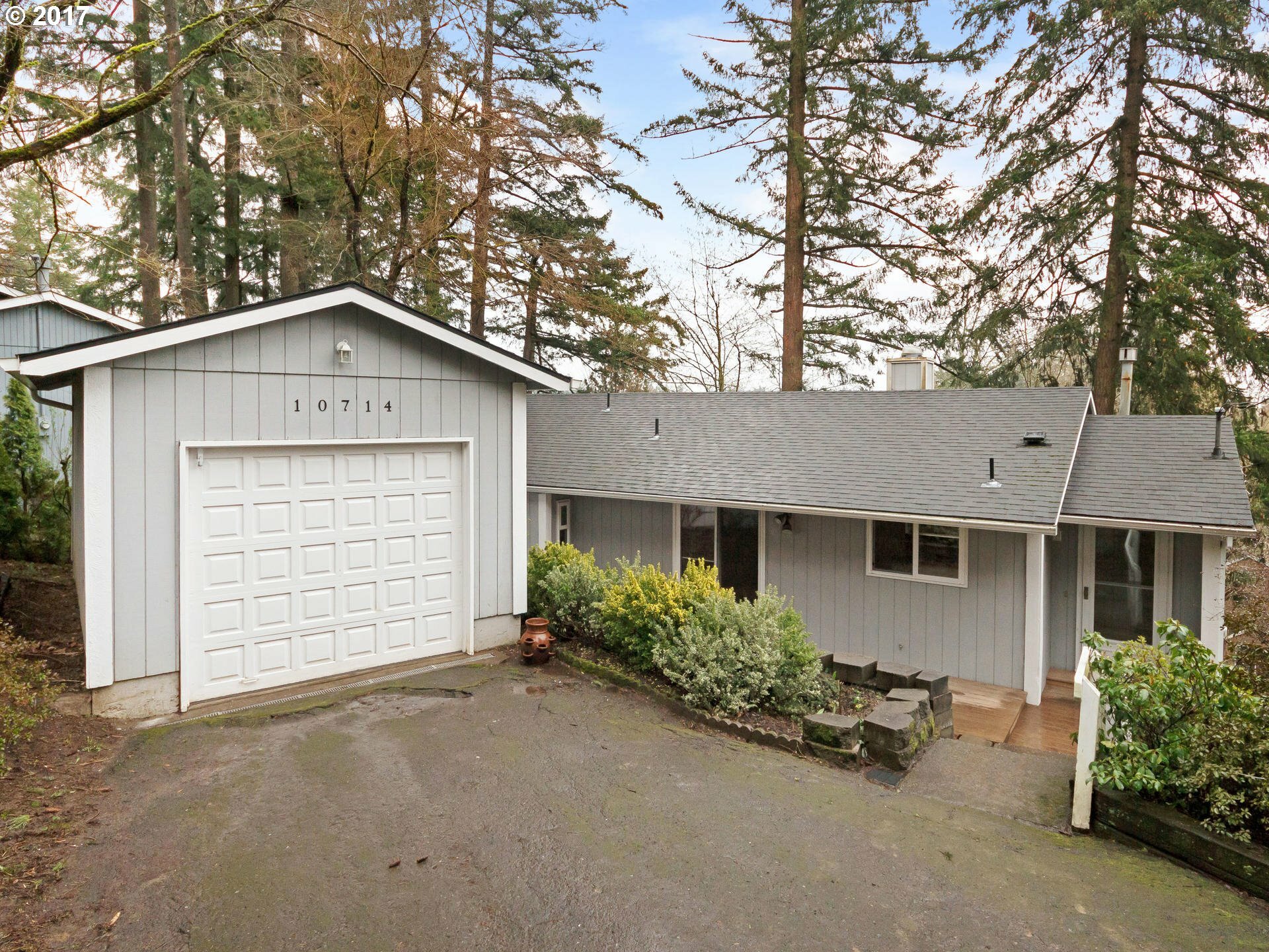 Property Photo:  10714 SW 41st Ave  OR 97219 