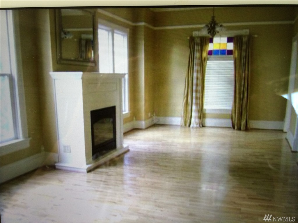 Property Photo:  116 E Division St  WA 98274 