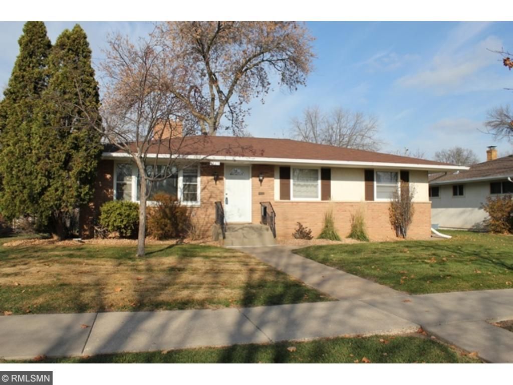 Property Photo: 1589 Cottage Avenue E MN 55106