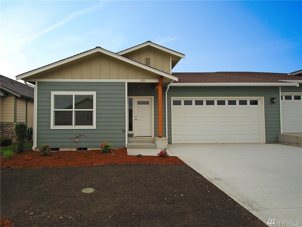 Property Photo:  151 Stratus Lp  WA 98382 