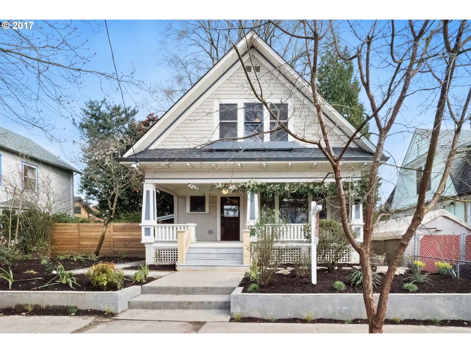 Property Photo: 4022 NE 8th Ave OR 97212