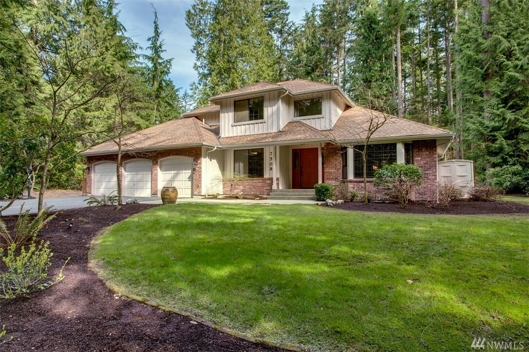 Property Photo:  7508 216th Ave NE  WA 98053 