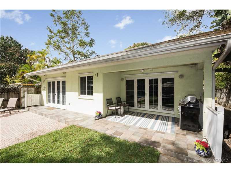 Property Photo: 316 SW 12th Ave FL 33312