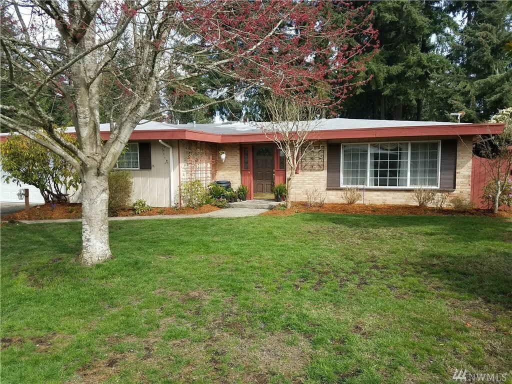 Property Photo:  14212 140th Ave SE  WA 98059 