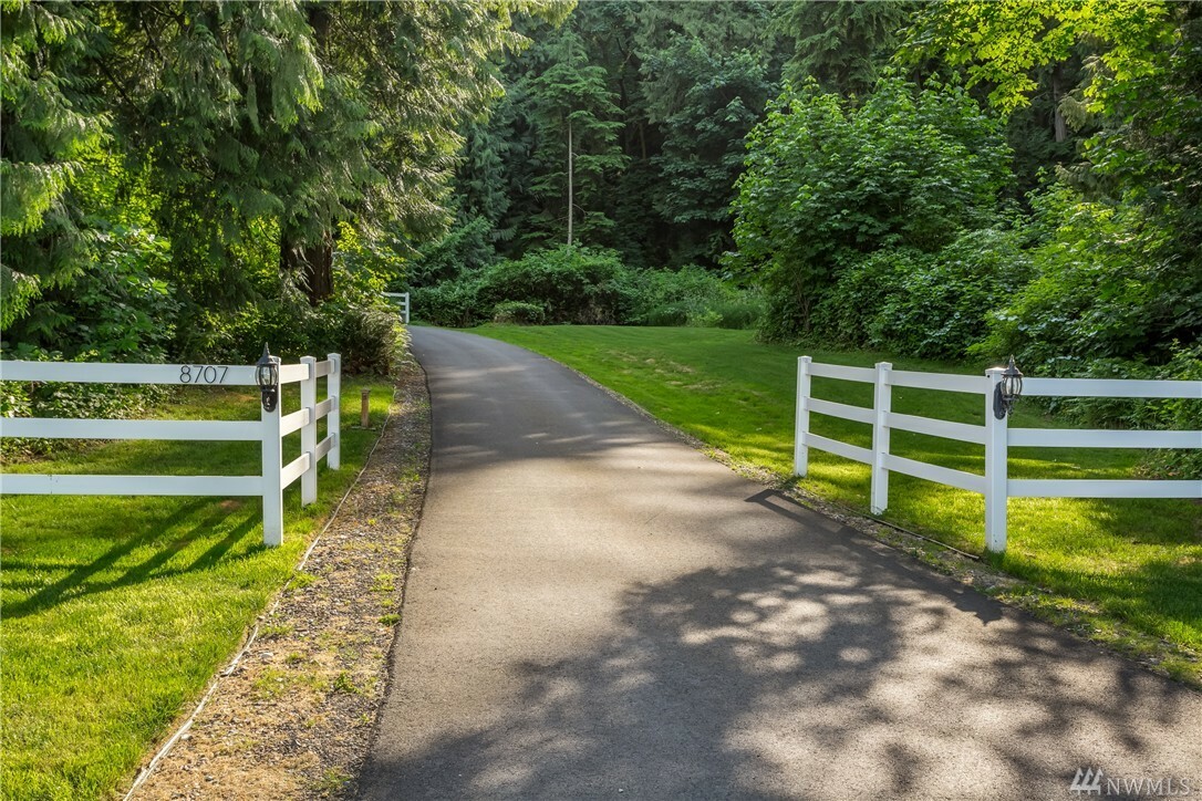 Property Photo: 8707 W Snoqualmie Valley Rd NE WA 98014