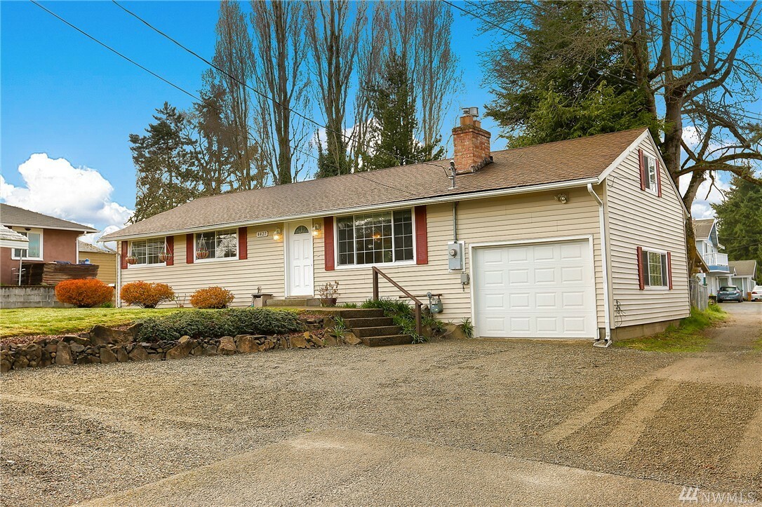 Property Photo:  4427 S 146th St  WA 98168 